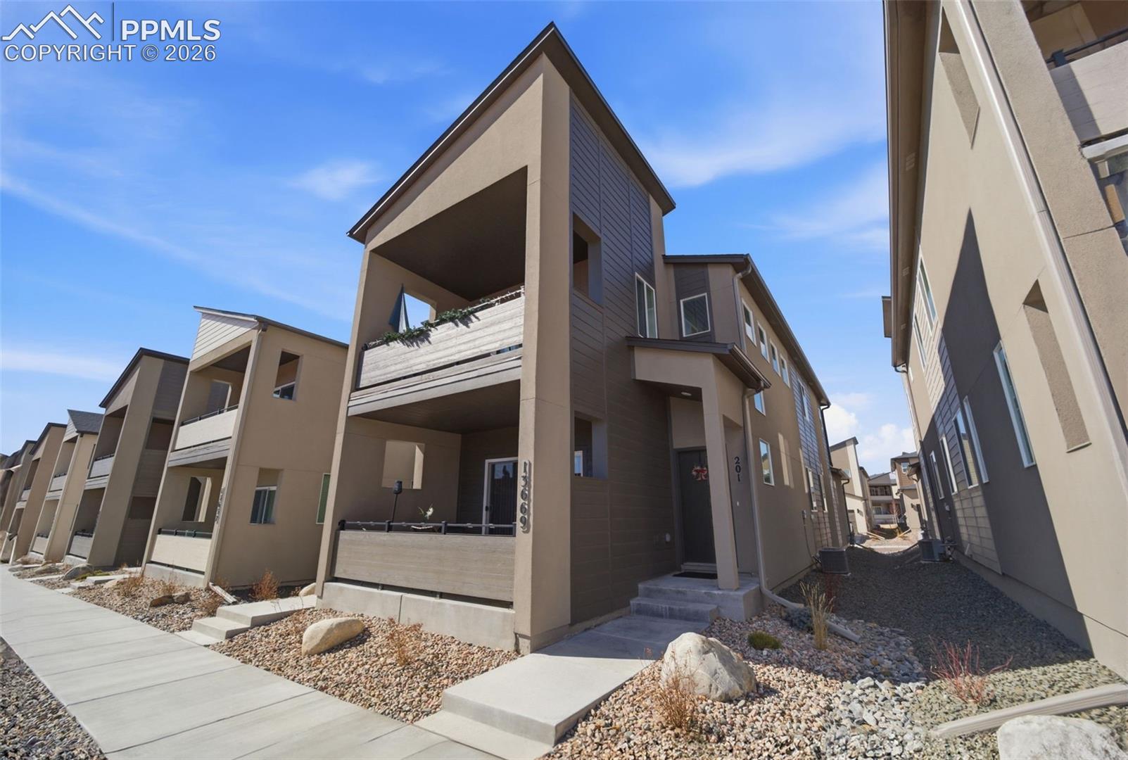 Listing photo 3 for 13669 Flurry Heights