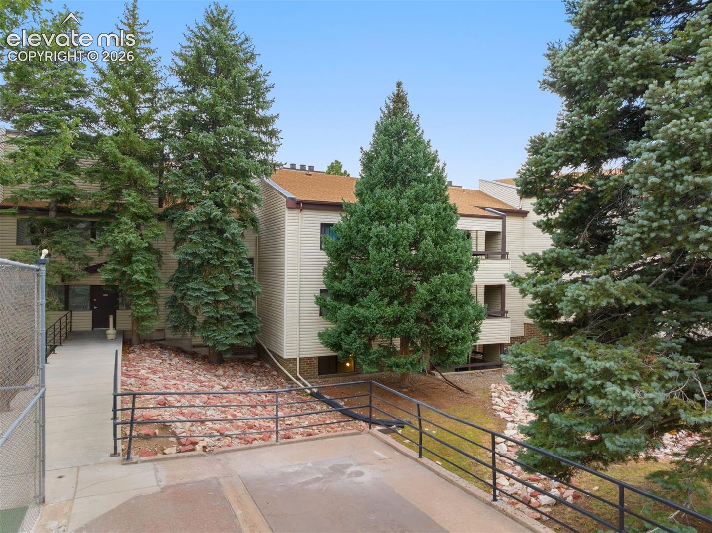 Listing photo 39 for 6530 Delmonico Drive 106