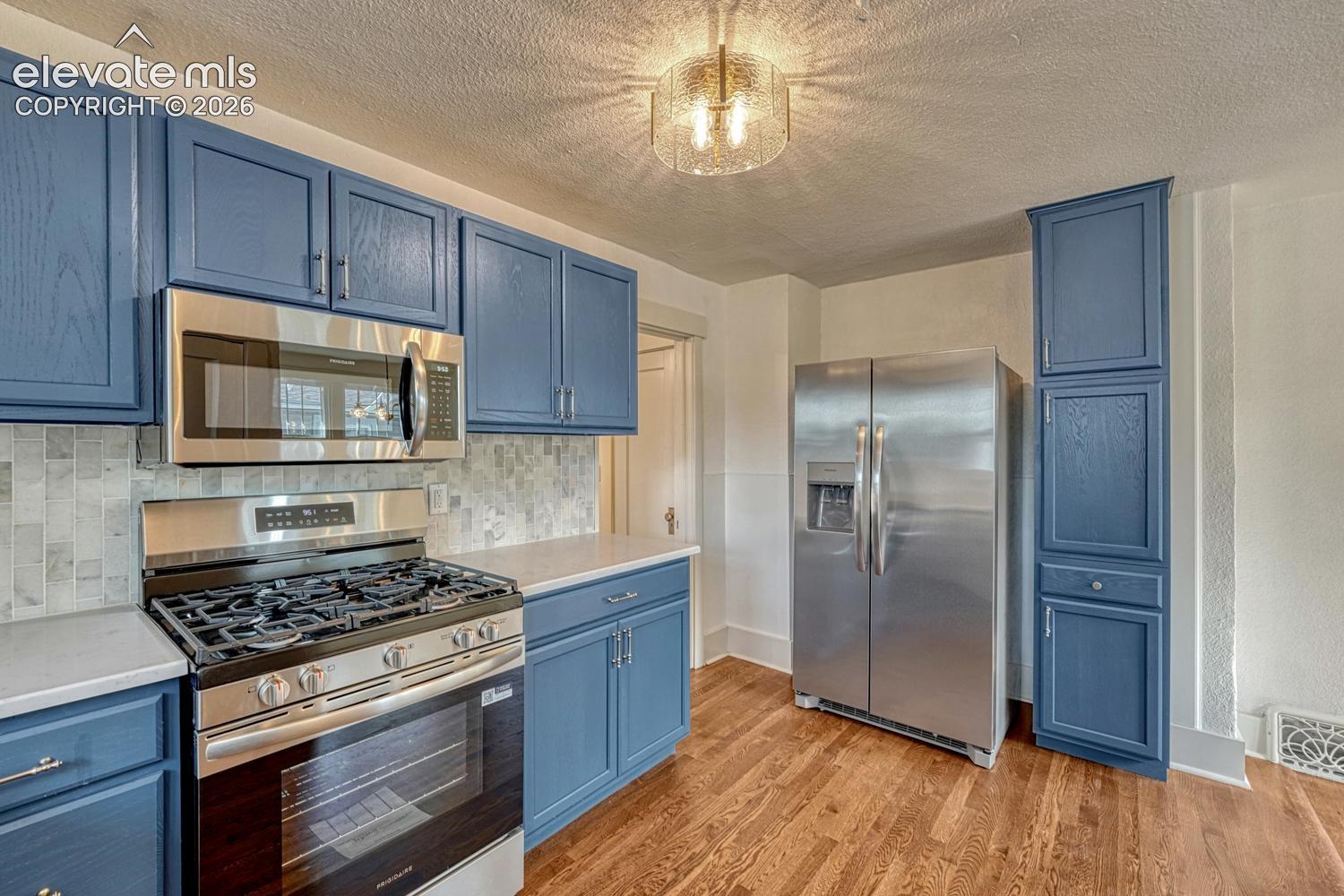 Listing photo 20 for 209 E Washington Street