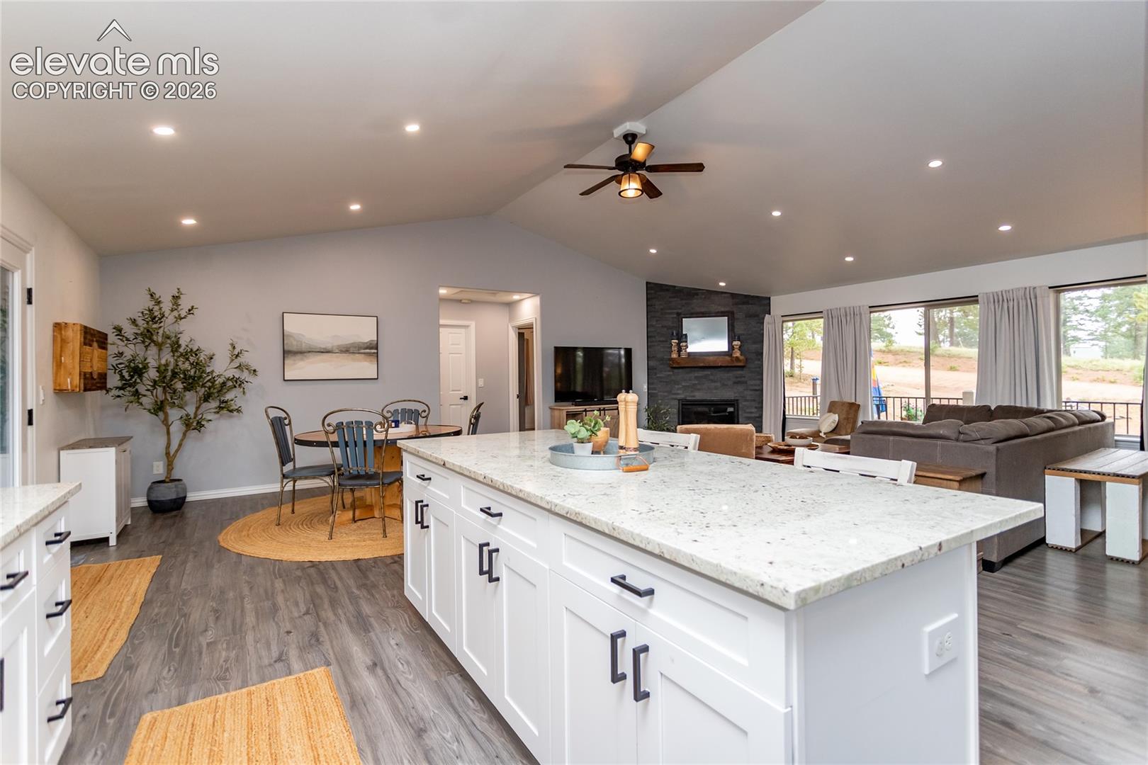 Listing photo 24 for 1427 N Mountain Estates Road