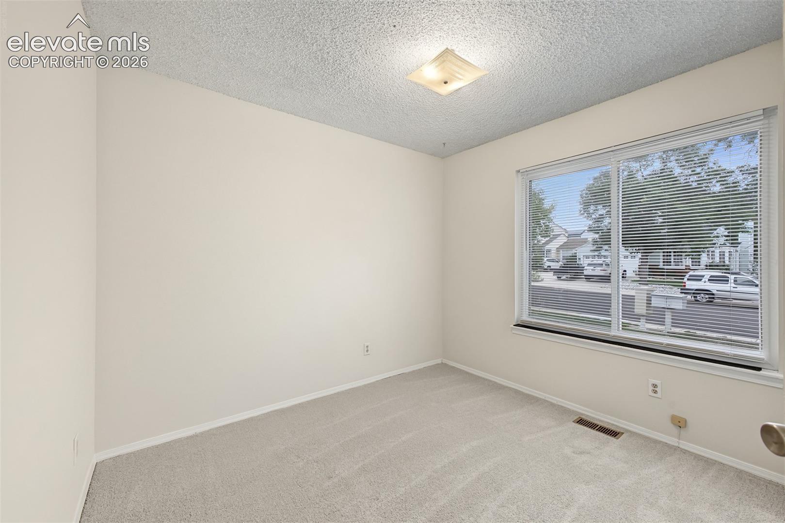 Listing photo 16 for 8430 Sassafras Drive