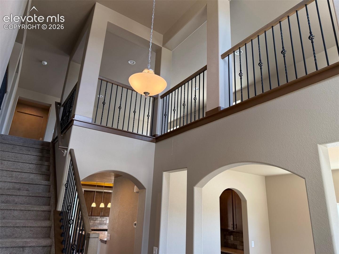 Listing photo 7 for 10895 Evening Creek Drive