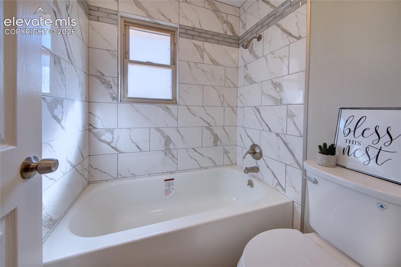 Listing photo 10 for 6425 Galway Drive