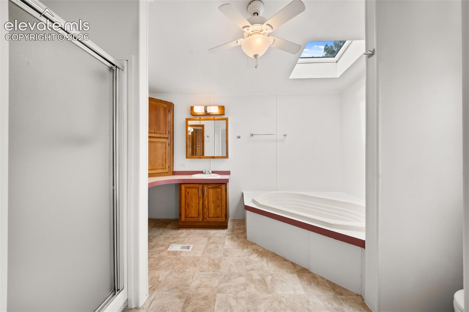 Listing photo 15 for 413 W Eaton Avenue