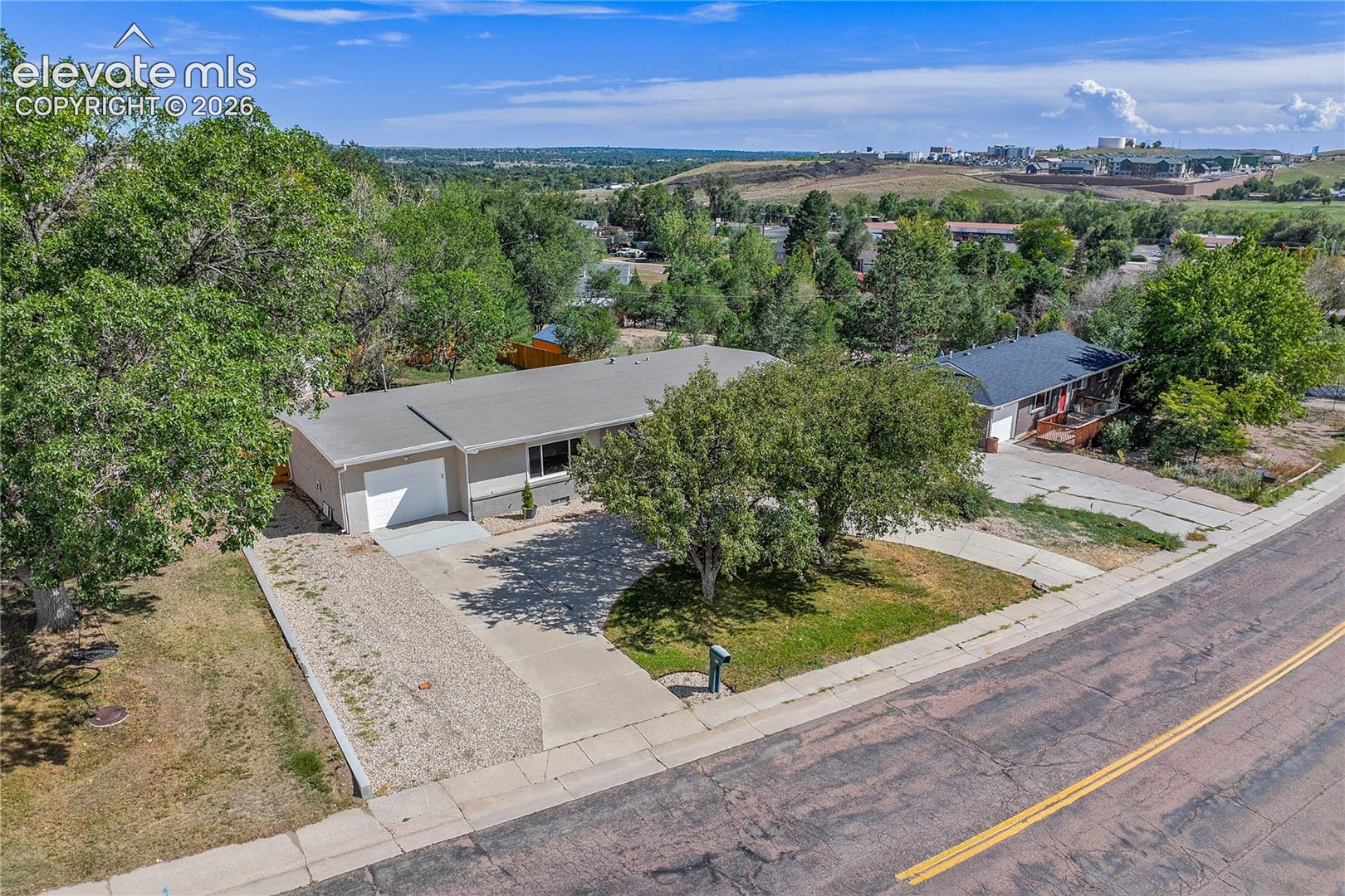 Listing photo 4 for 609 Crestridge Avenue