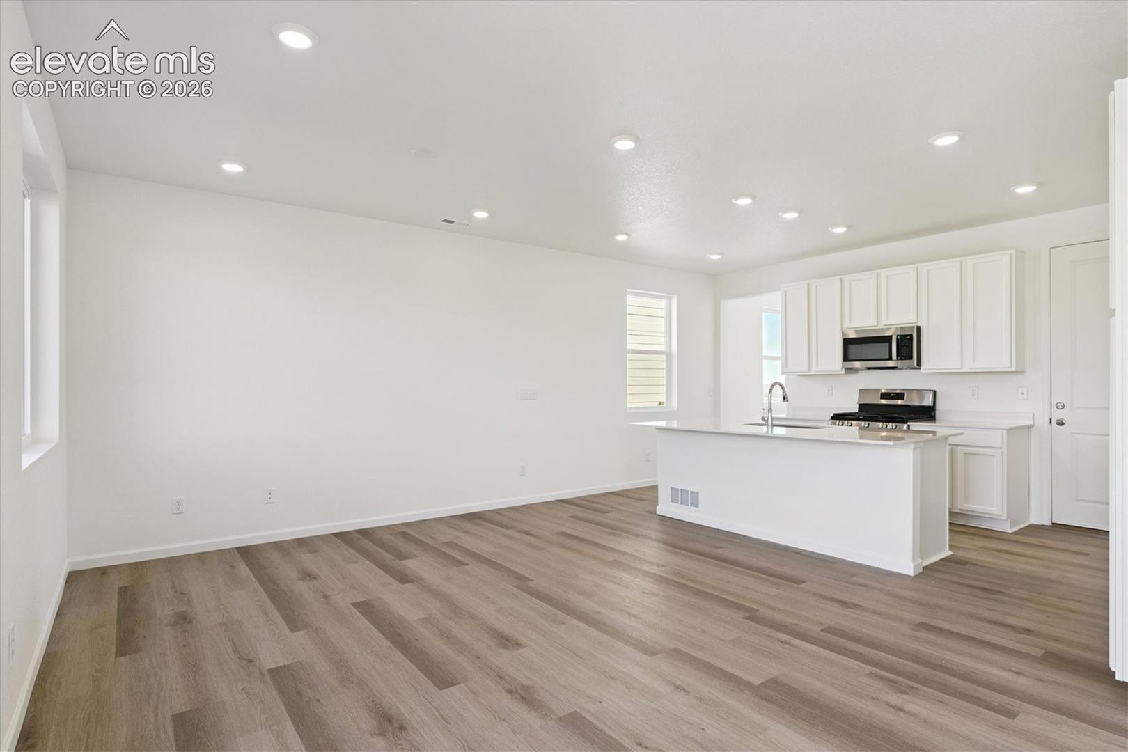 Listing photo 4 for 2513 Milano Way