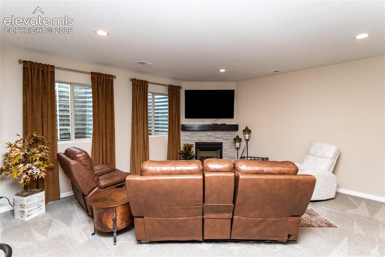 Listing photo 13 for 6340 Harney Drive