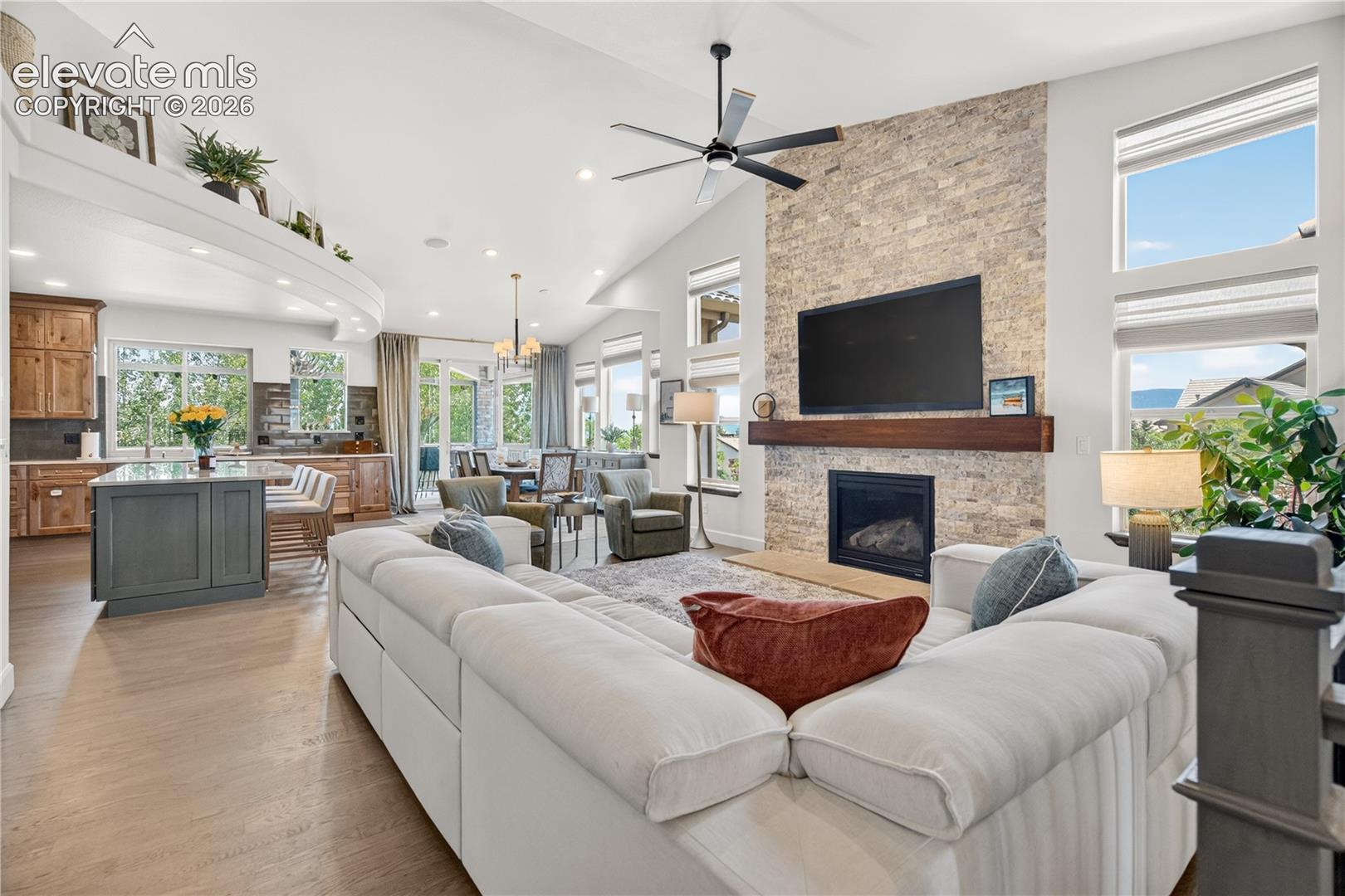 Listing photo 6 for 2313 Rainbows End Point