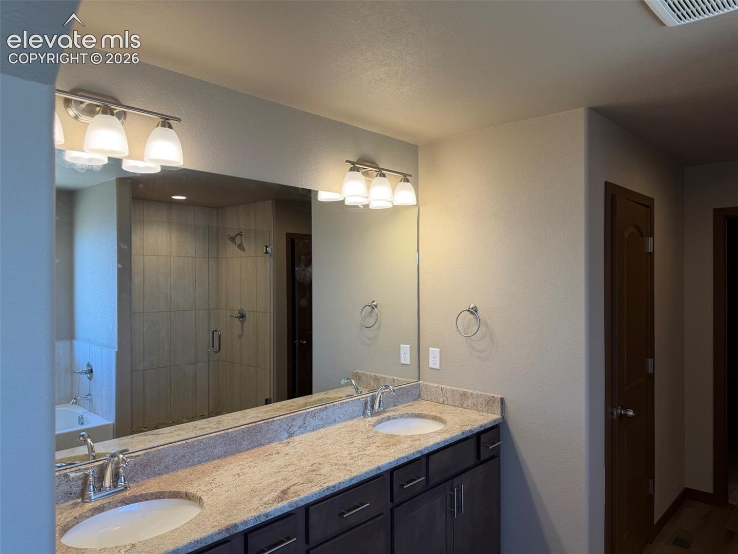 Listing photo 18 for 10895 Evening Creek Drive