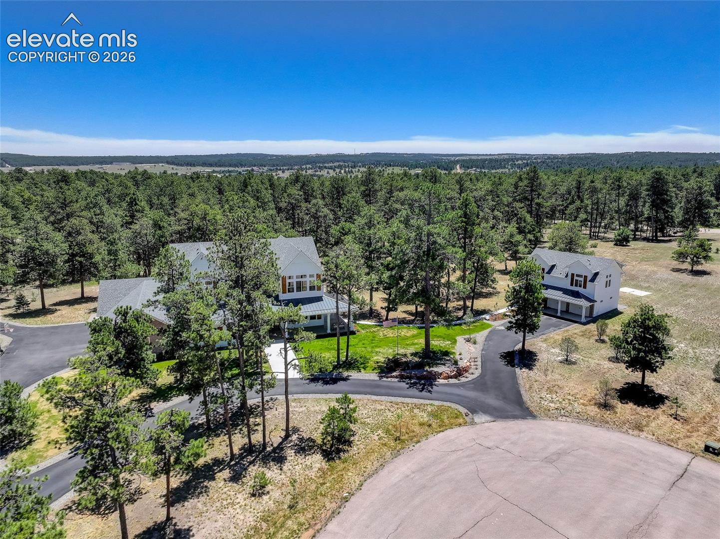 Listing photo 2 for 19404 Hilltop Pines Path