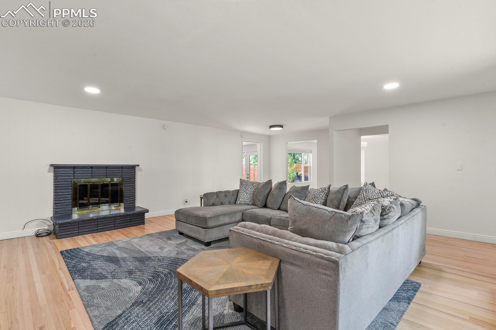 Listing photo 22 for 691 S Holly Street