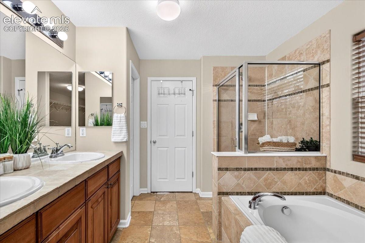 Listing photo 15 for 2409 Capital Drive