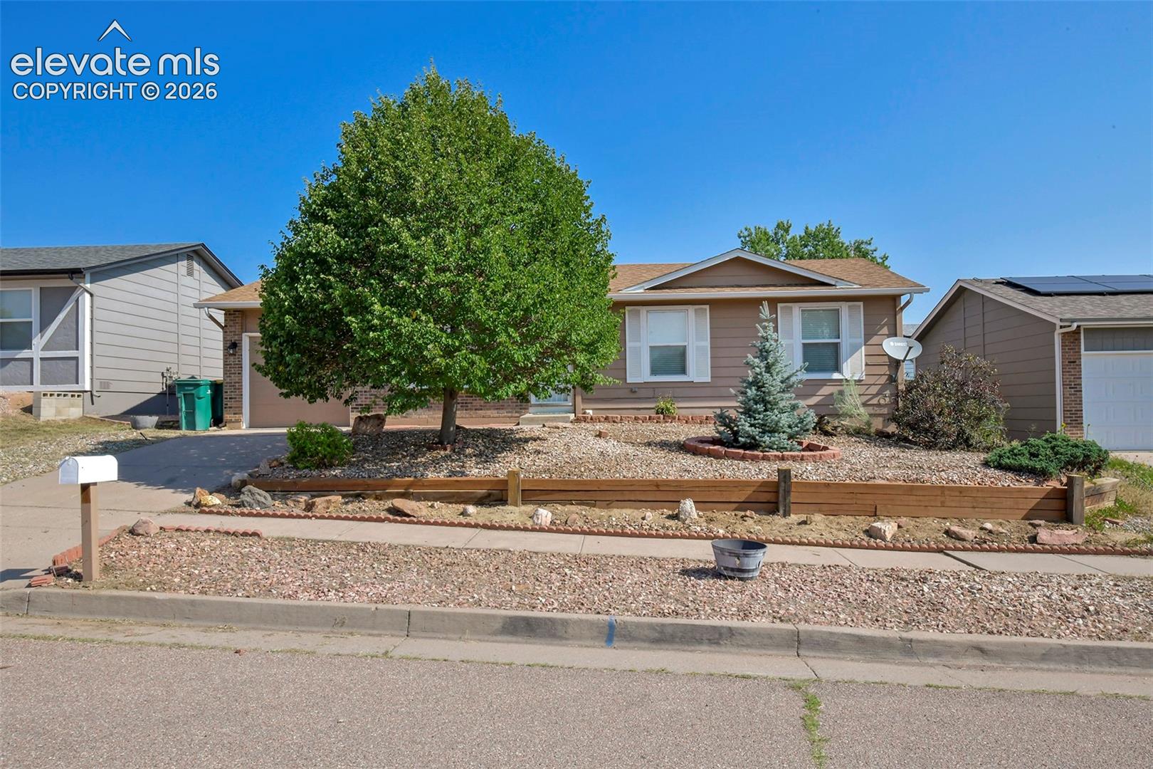 Listing photo 2 for 6830 Parkridge Court