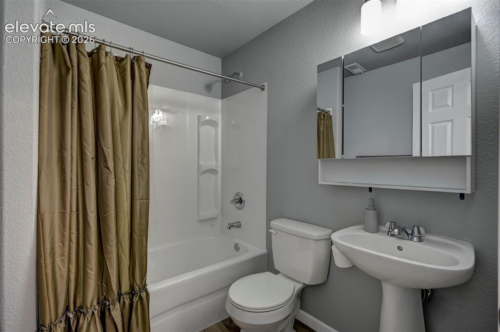 Listing photo 38 for 9428 Torecco Court