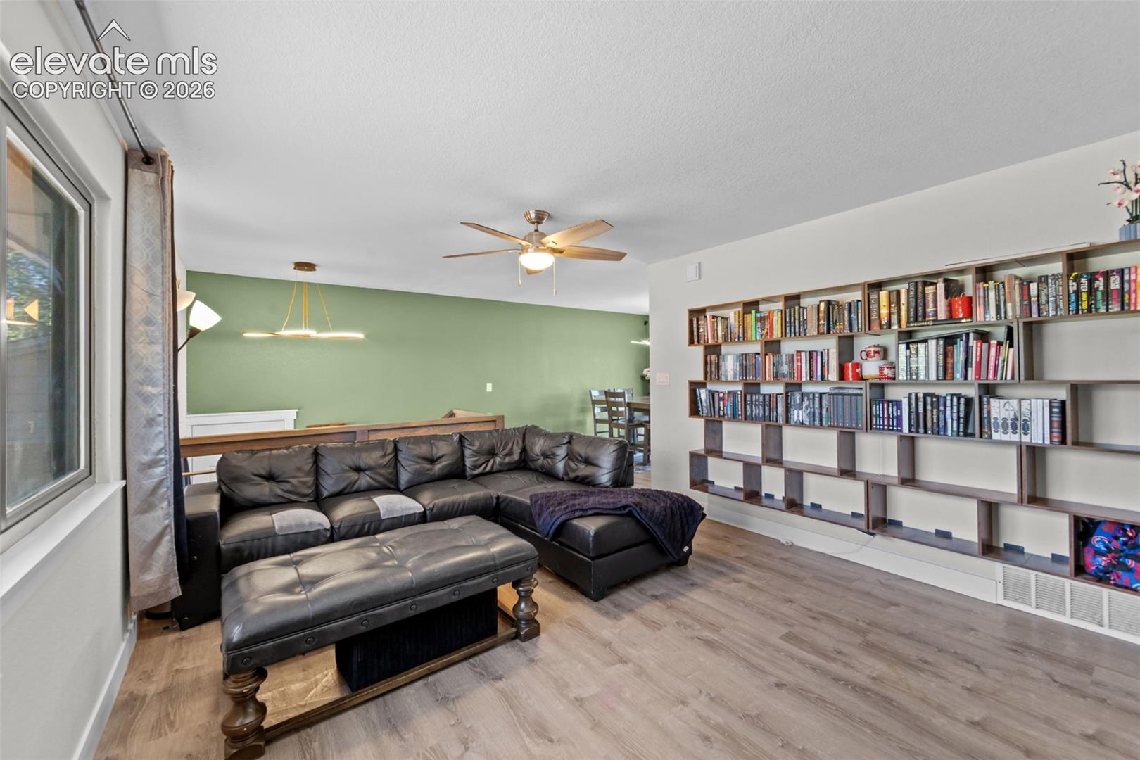 Listing photo 8 for 7503 Fortman Avenue
