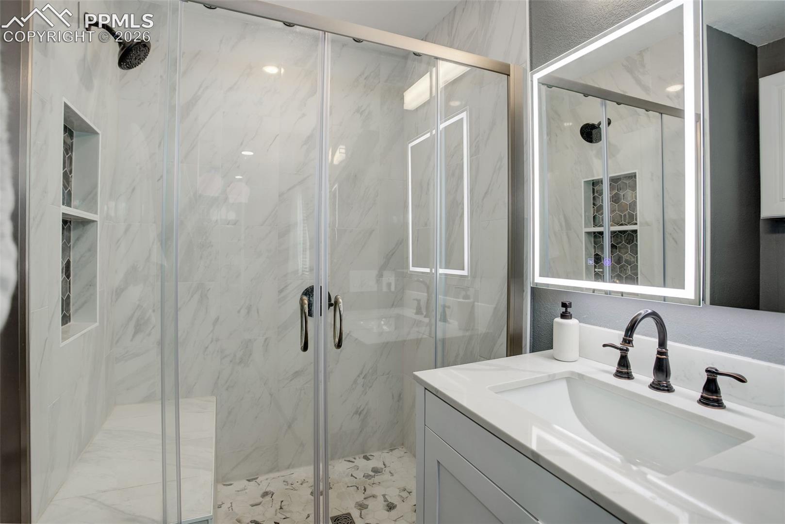 1204 Uvalda Street, photo 3