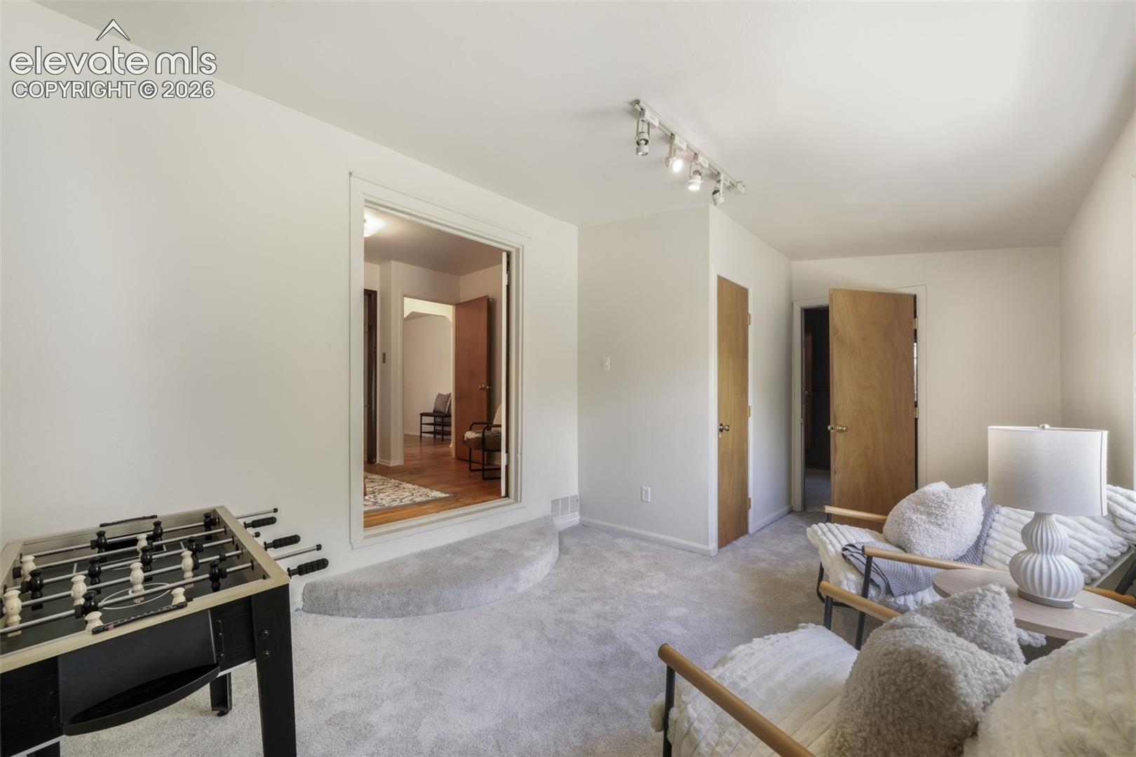 Listing photo 30 for 920 S Canosa Court
