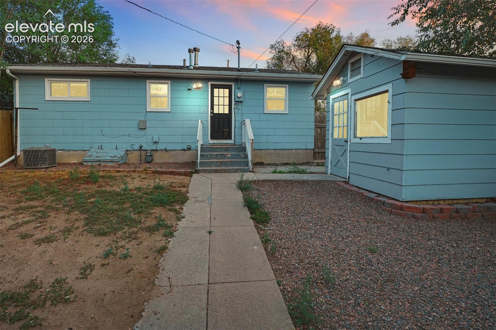 Listing photo 15 for 1220 E Fountain Boulevard