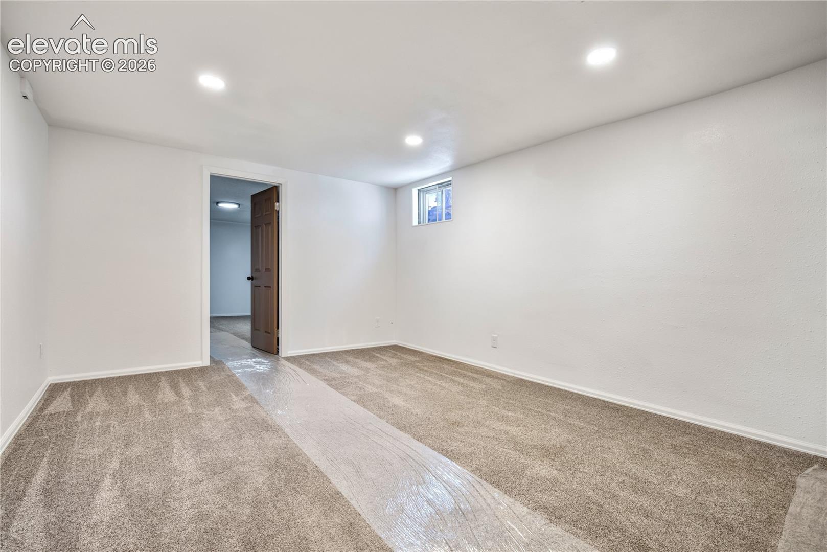 Listing photo 29 for 609 Crestridge Avenue