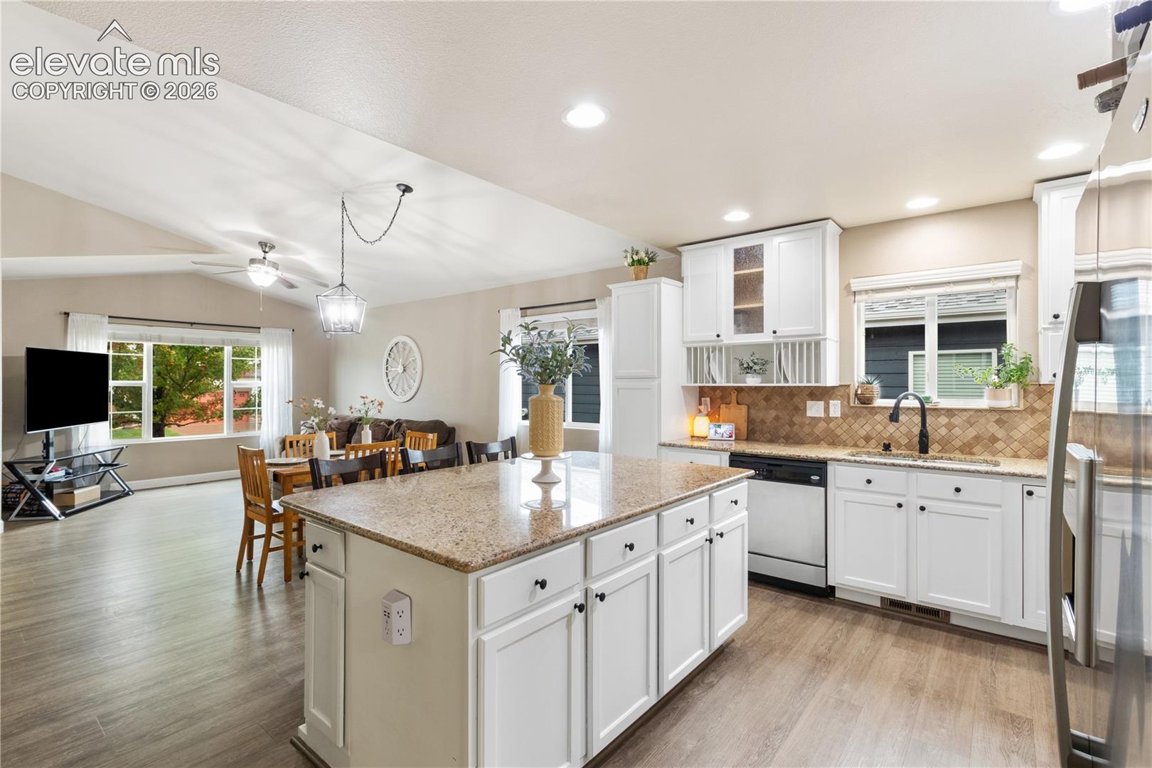Listing photo 7 for 6848 Shimmering Leaf Drive