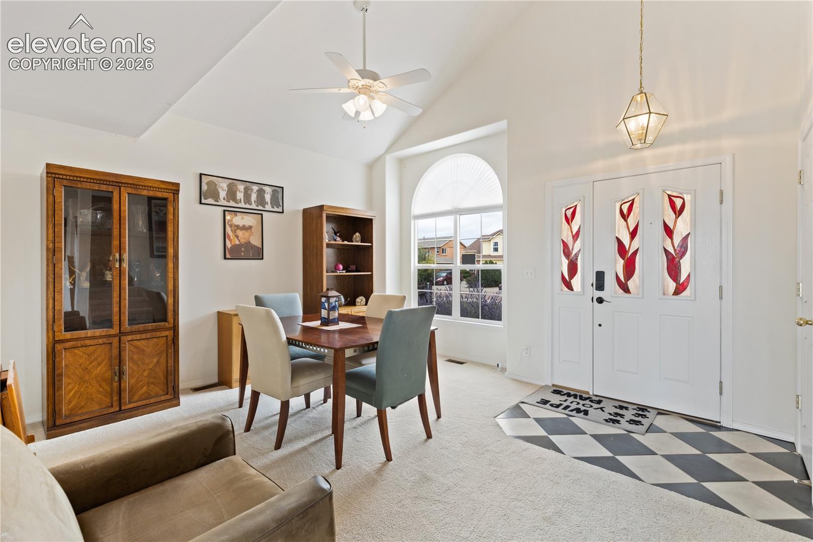 Listing photo 4 for 3916 Roan Drive