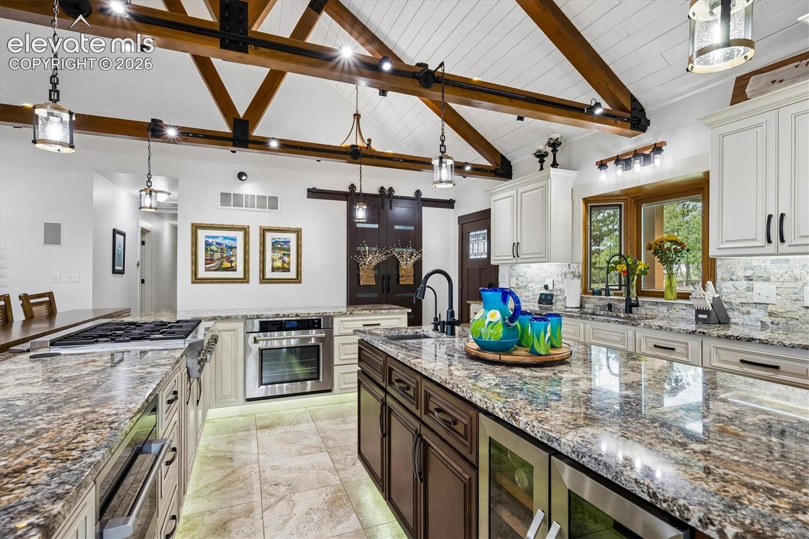 Listing photo 7 for 2464 W Wolfensberger Road