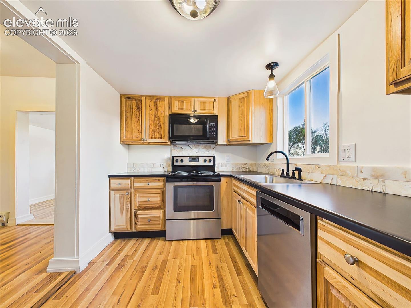 Listing photo 18 for 23015 Murphy Road