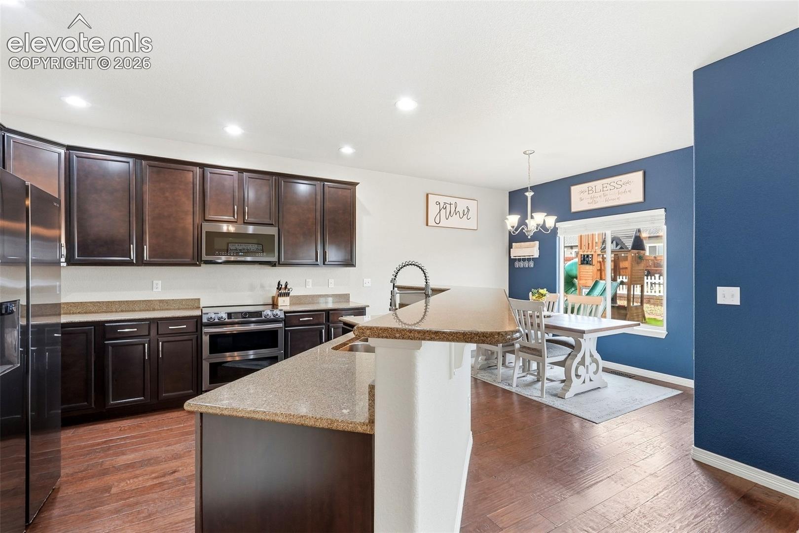 Listing photo 2 for 10567 Mount Evans Drive