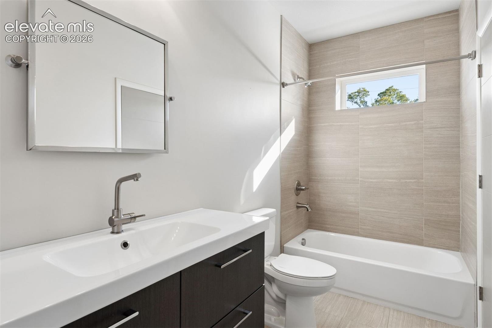 Listing photo 36 for 815 W Jefferson Street