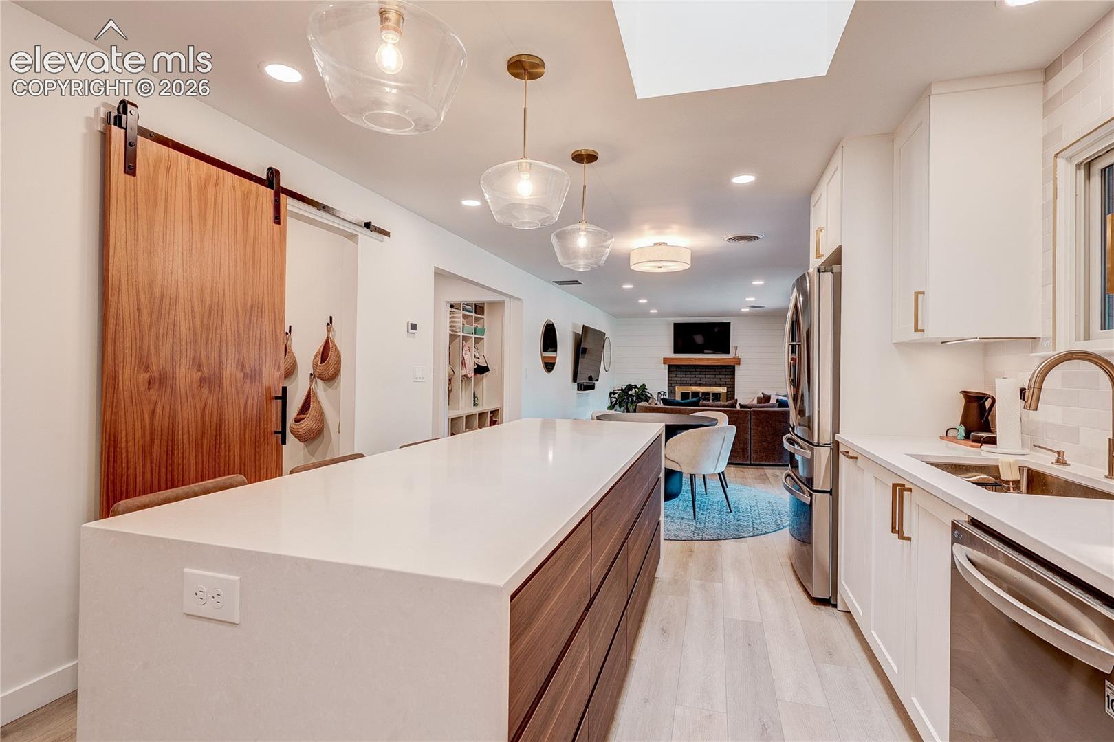 Listing photo 14 for 3981 S Hillcrest Drive