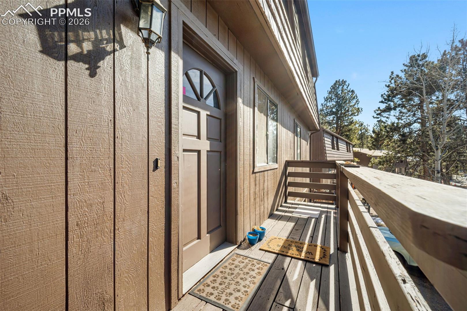 Listing photo 2 for 554 Manor Court C