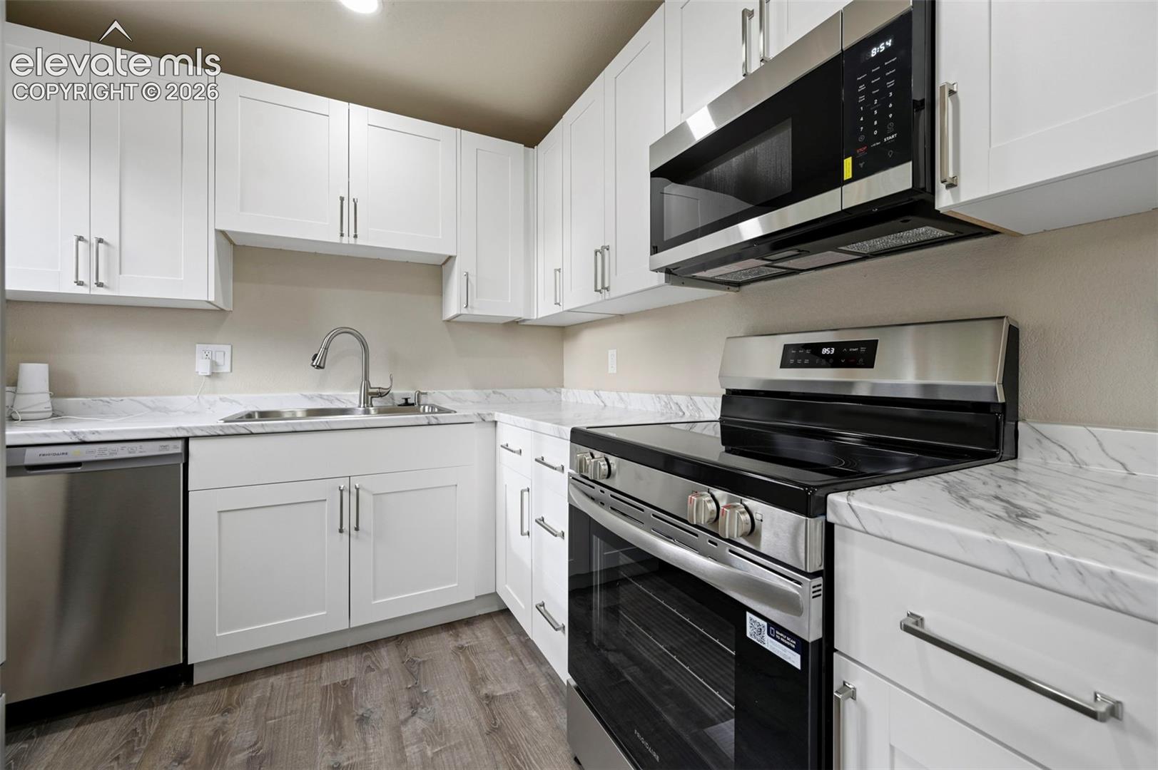 Listing photo 8 for 5015 Bonita Way