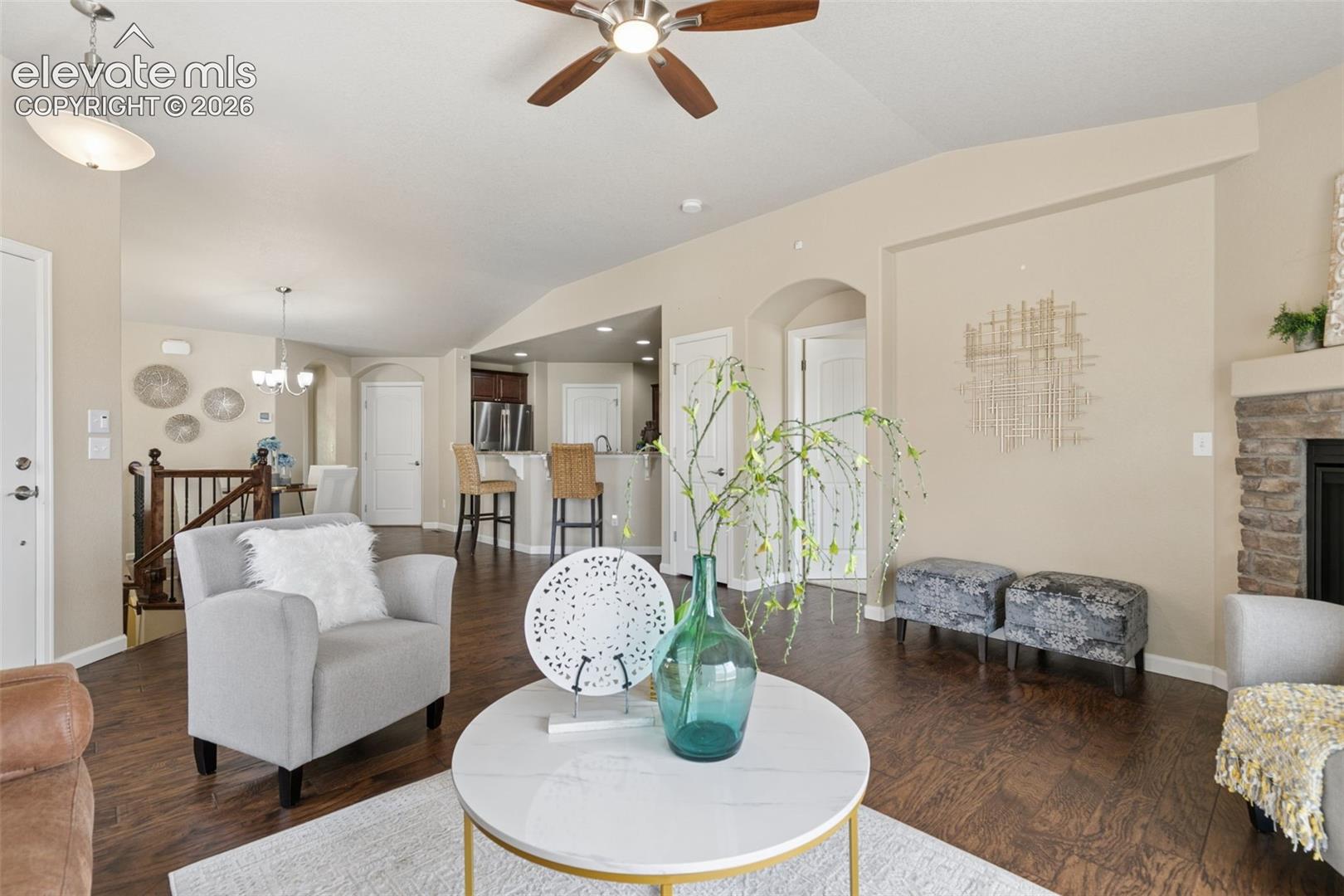 Listing photo 7 for 8042 Potentilla Grove