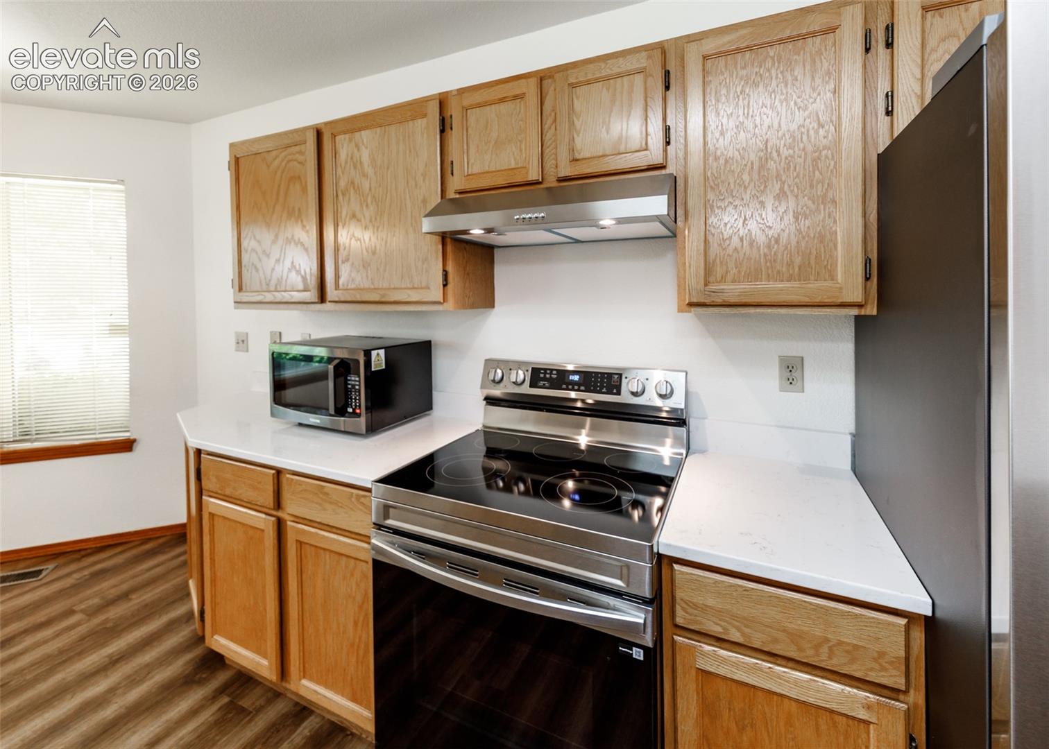 Listing photo 5 for 8161 Scarborough Drive