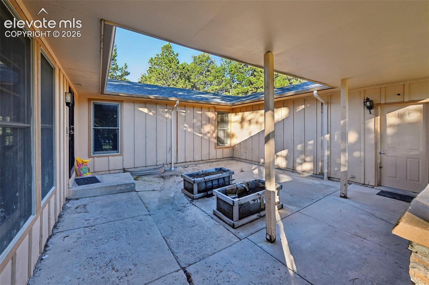 Listing photo 7 for 19280 doewood Drive