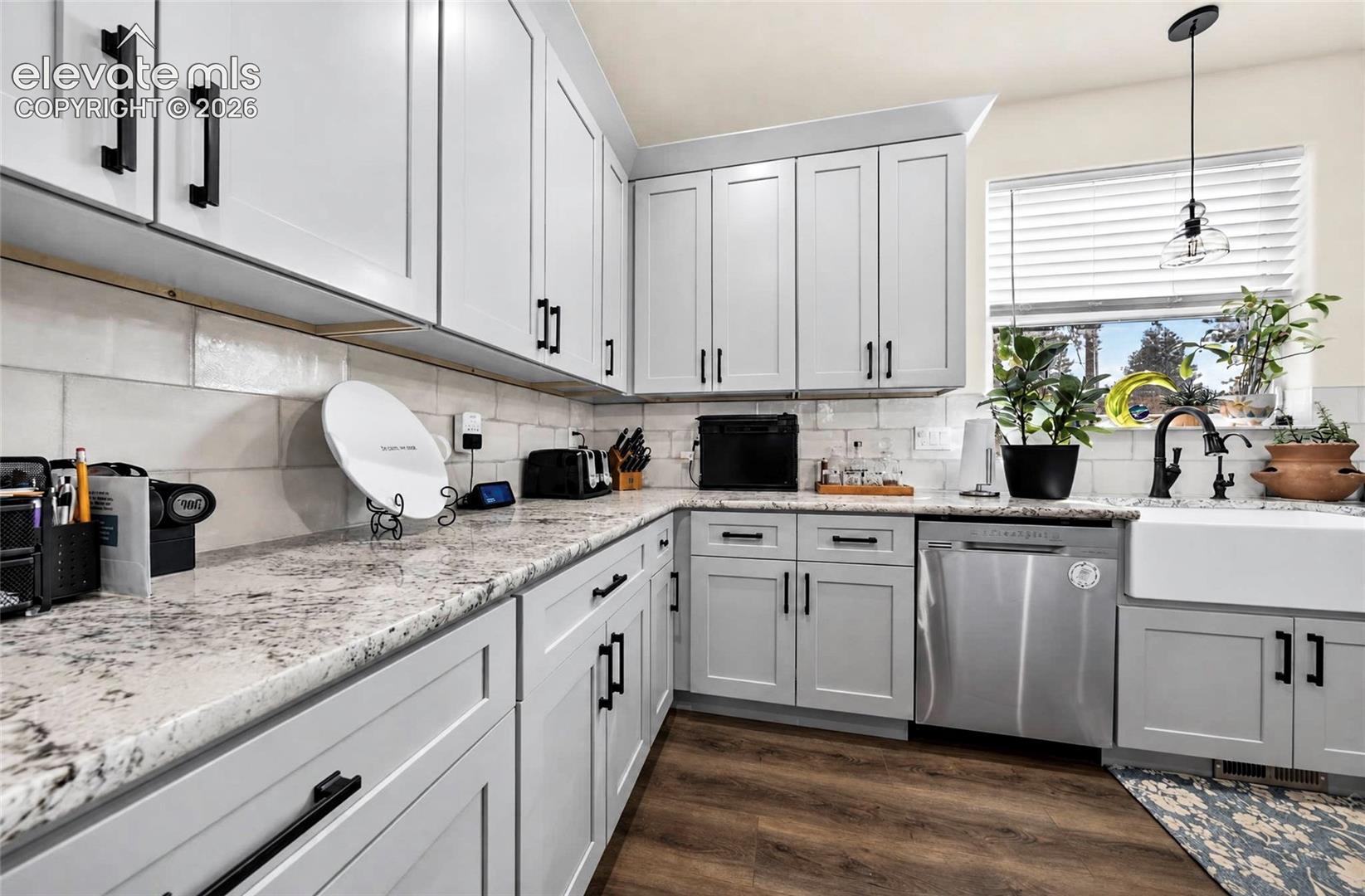 Listing photo 14 for 258 Turnabout Lane