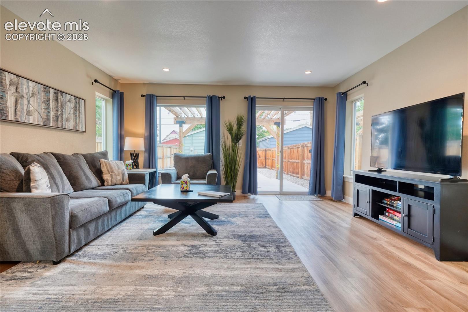 Listing photo 8 for 829 Kalamath Street