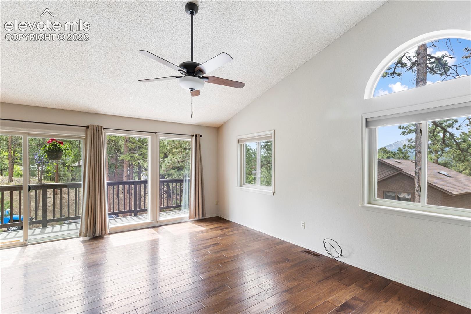 Listing photo 18 for 540 Greenway Court