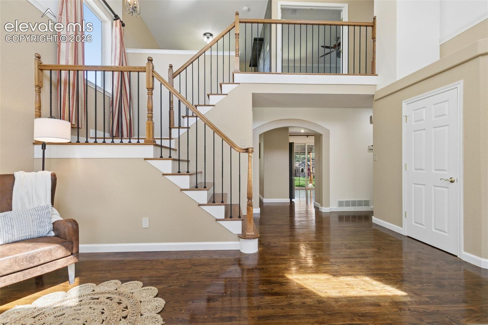 Listing photo 6 for 1622 Lookout Springs Drive