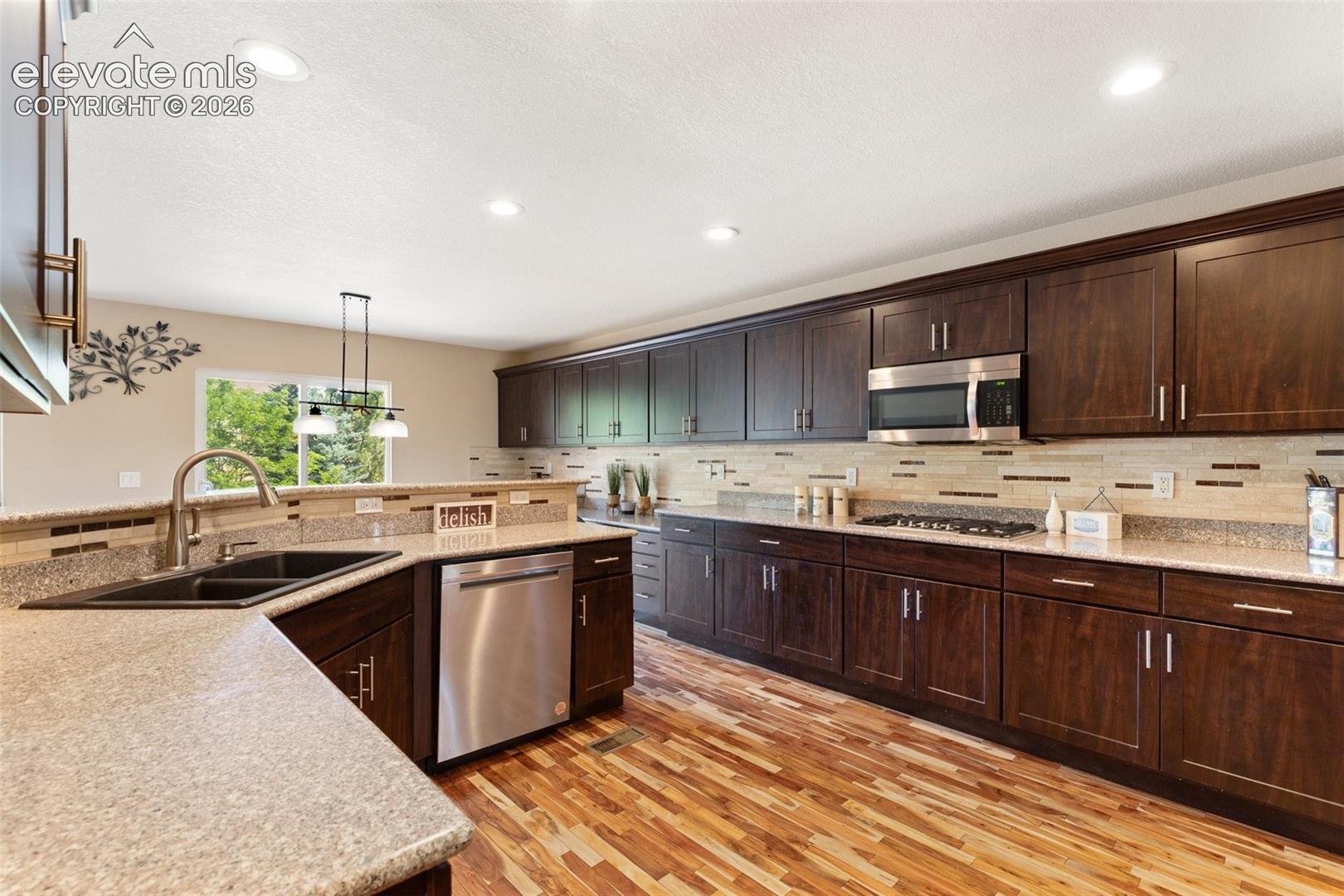 Listing photo 6 for 4046 Deer Valley Drive