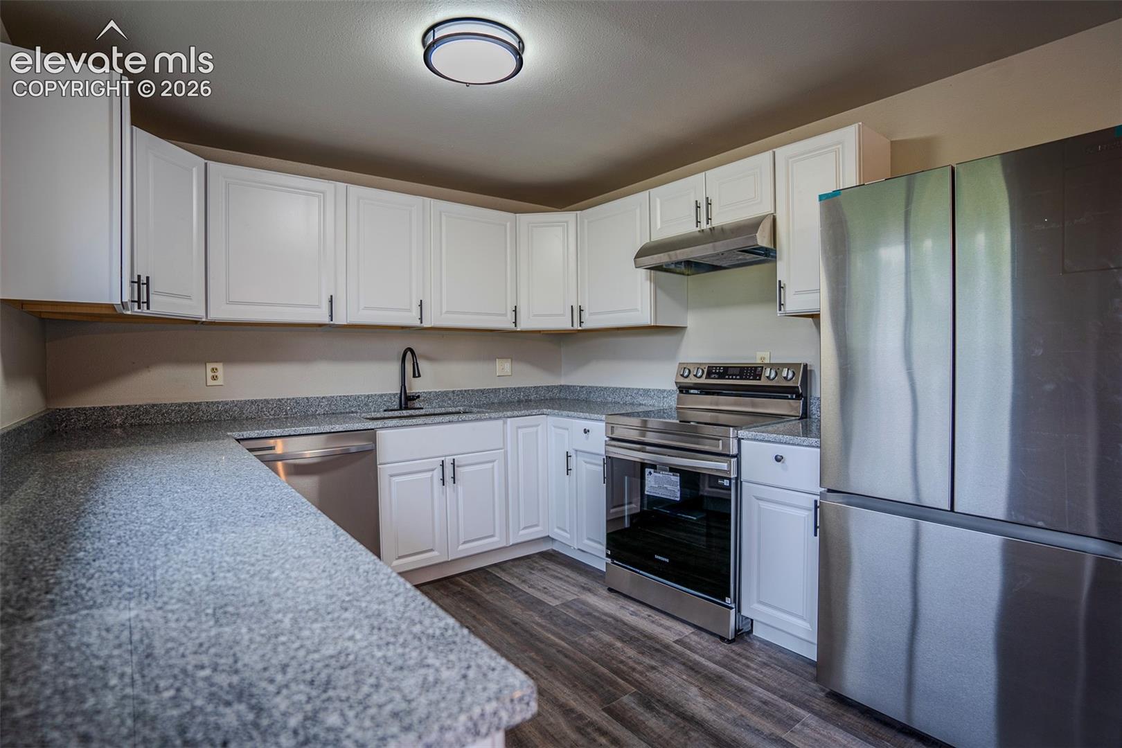 Listing photo 9 for 1301 N Murray Boulevard