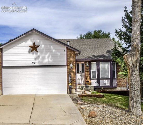 924 White Stone Way — listing photo