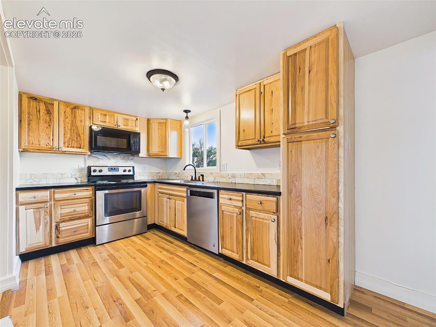 Listing photo 17 for 23015 Murphy Road