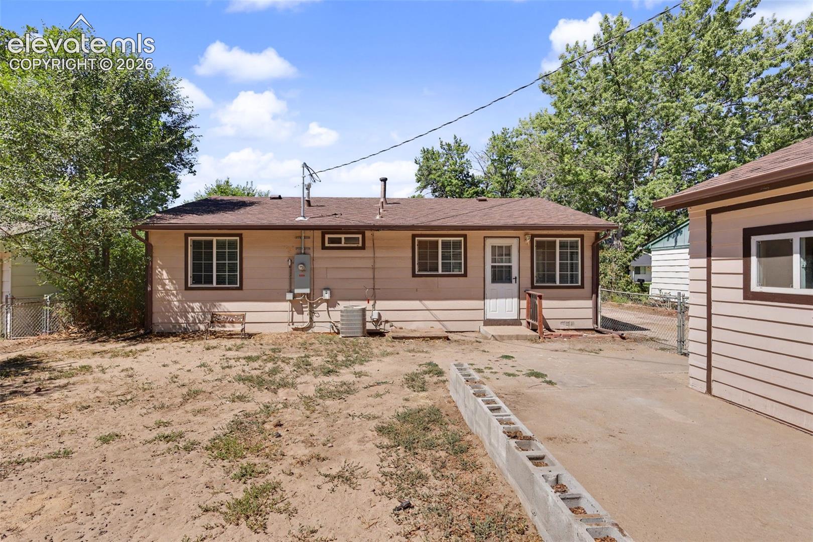Listing photo 31 for 105 Linden Drive