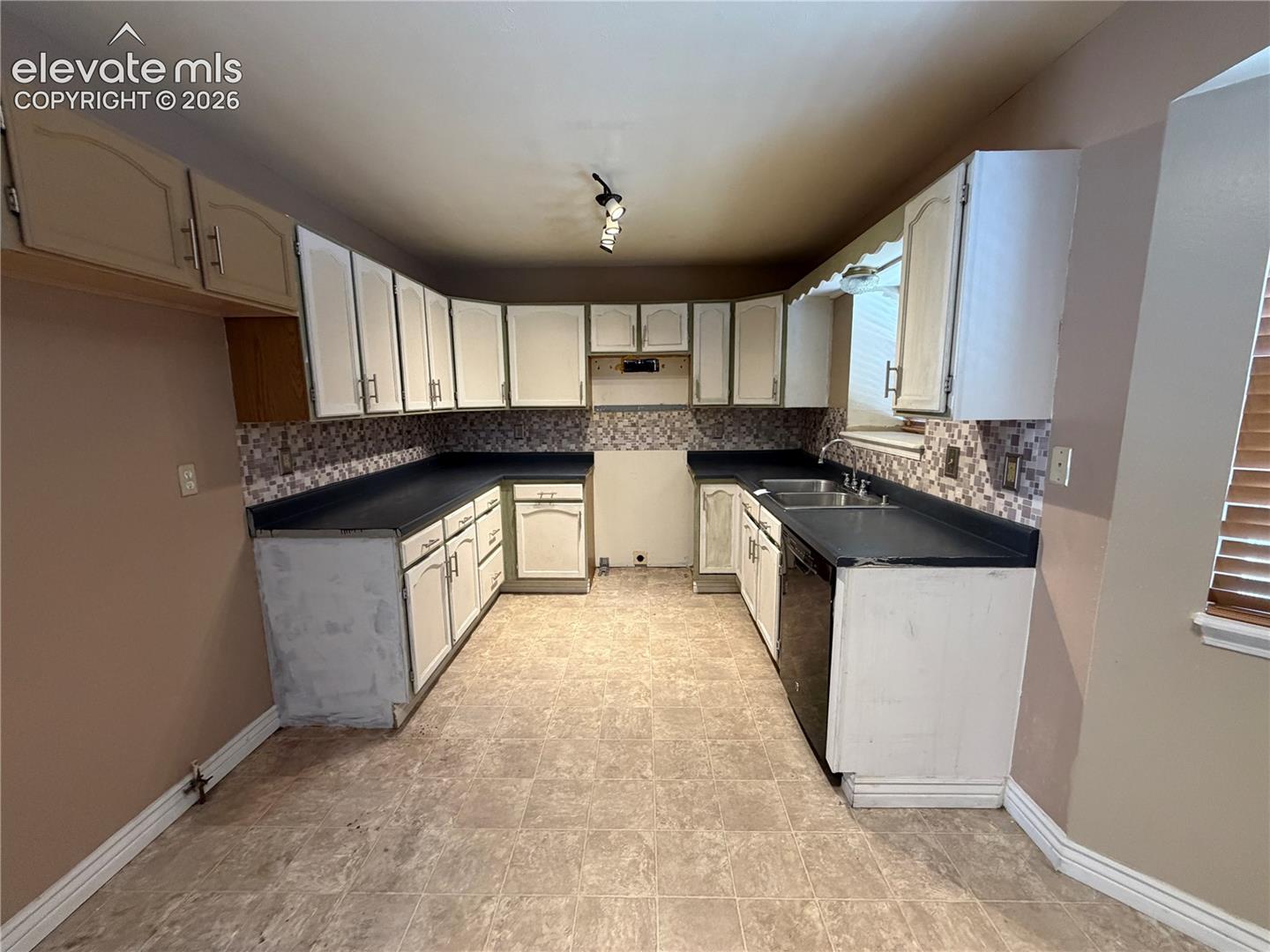 2140 Crystal River Drive, photo 2