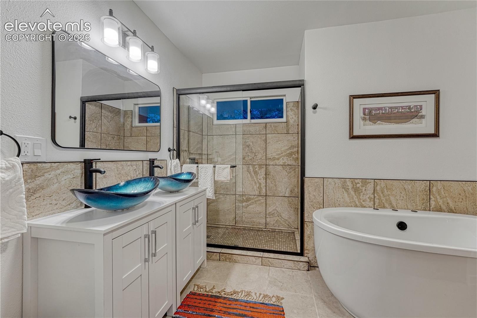 Listing photo 14 for 1221 E Madison Street