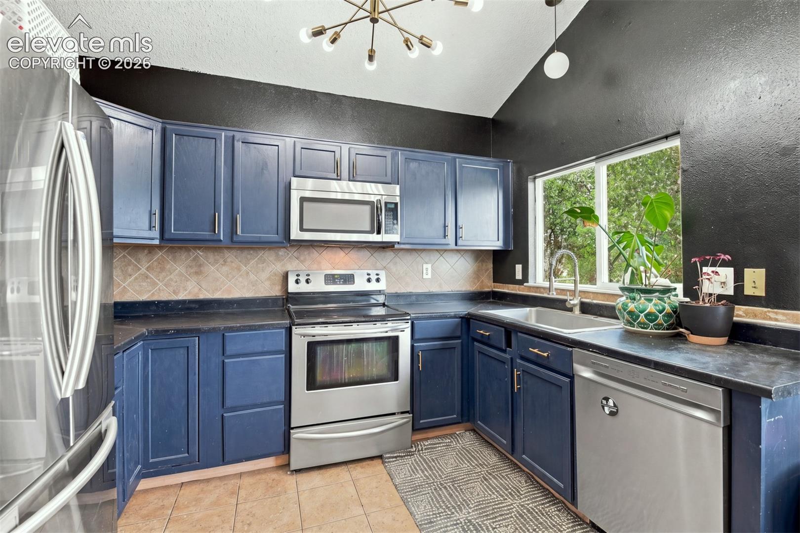 Listing photo 5 for 11224 Berry Farm Road