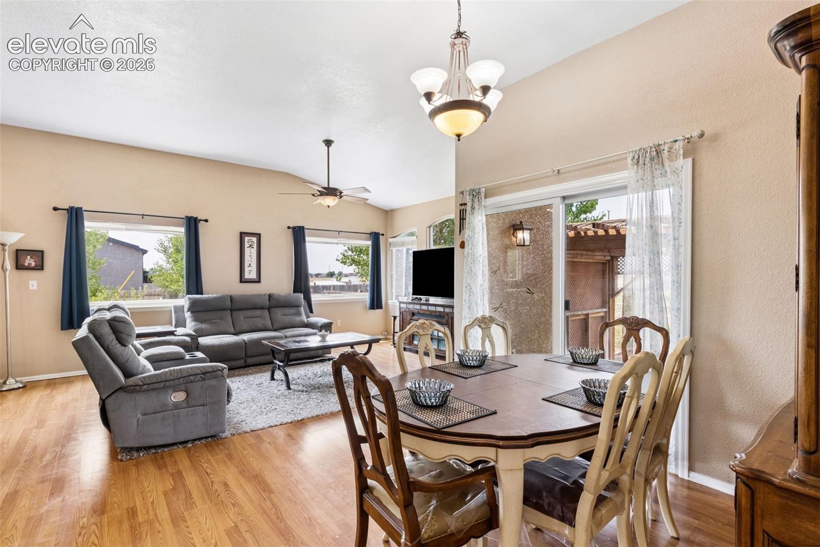 Listing photo 11 for 703 N Canvas Drive