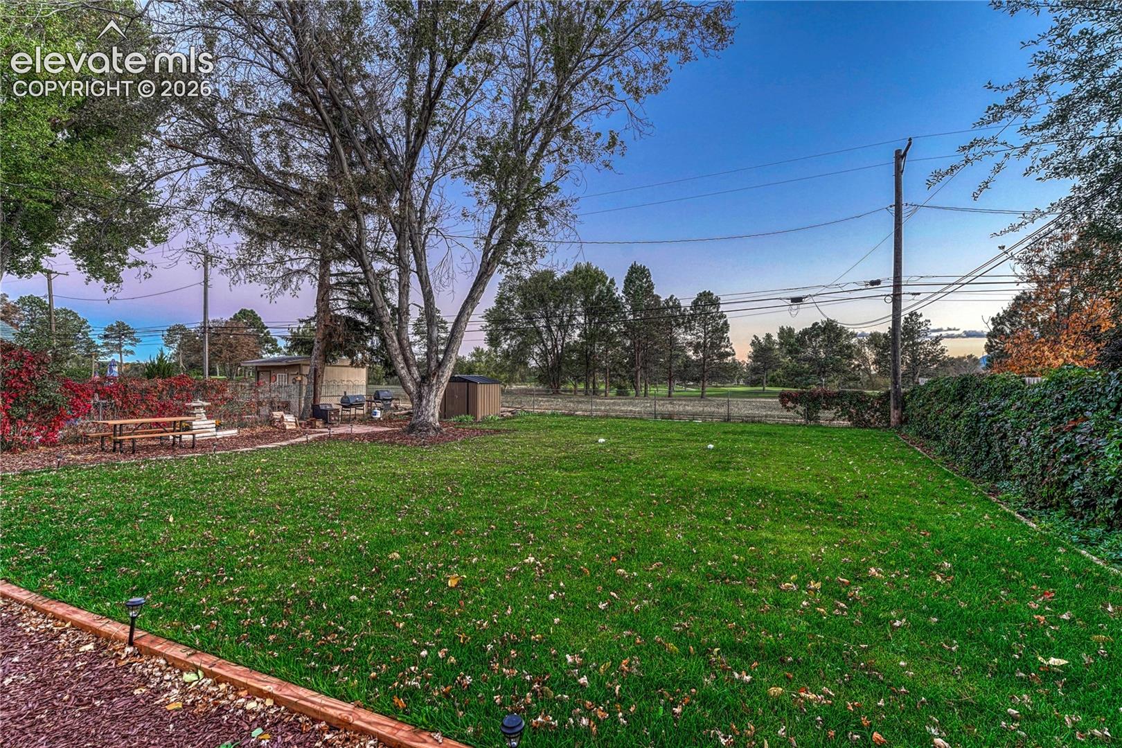 Listing photo 32 for 1221 E Madison Street