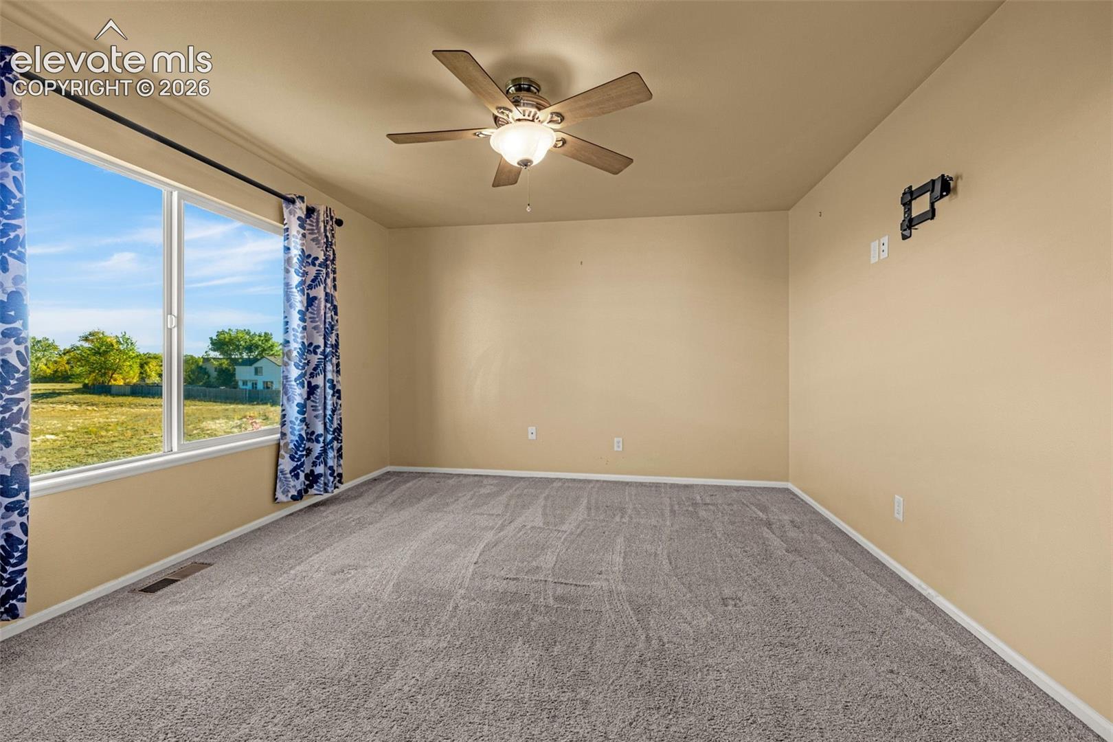 Listing photo 26 for 7619 Old Spec Road
